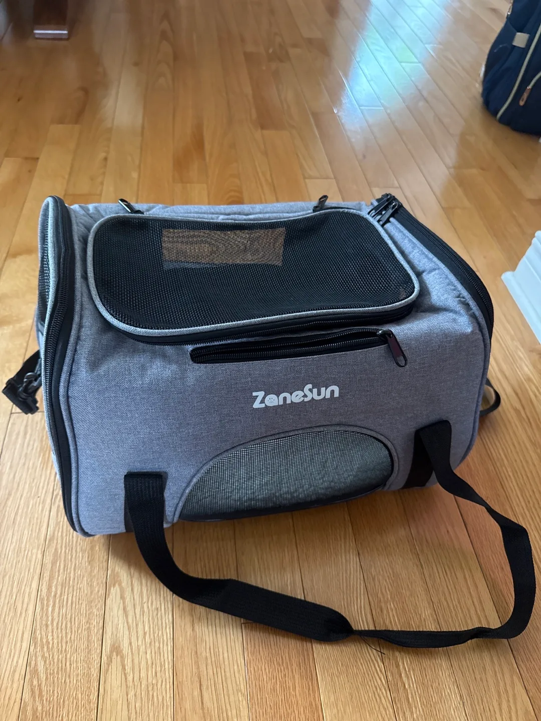 Zanesun Pet Carrier - Like New!
