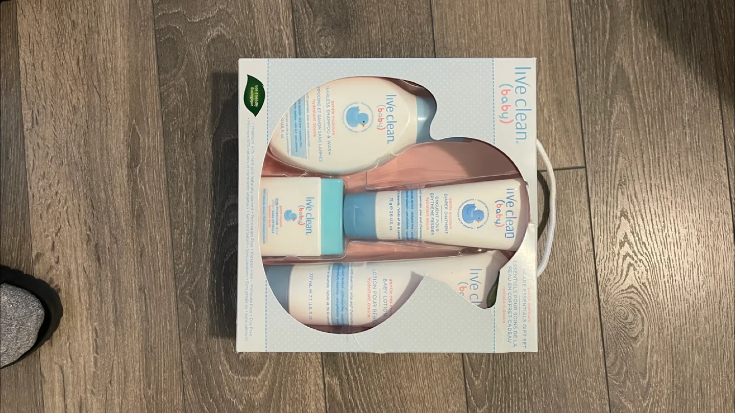 Live Clean Baby Skincare Essentials Gift Set thumbnail
