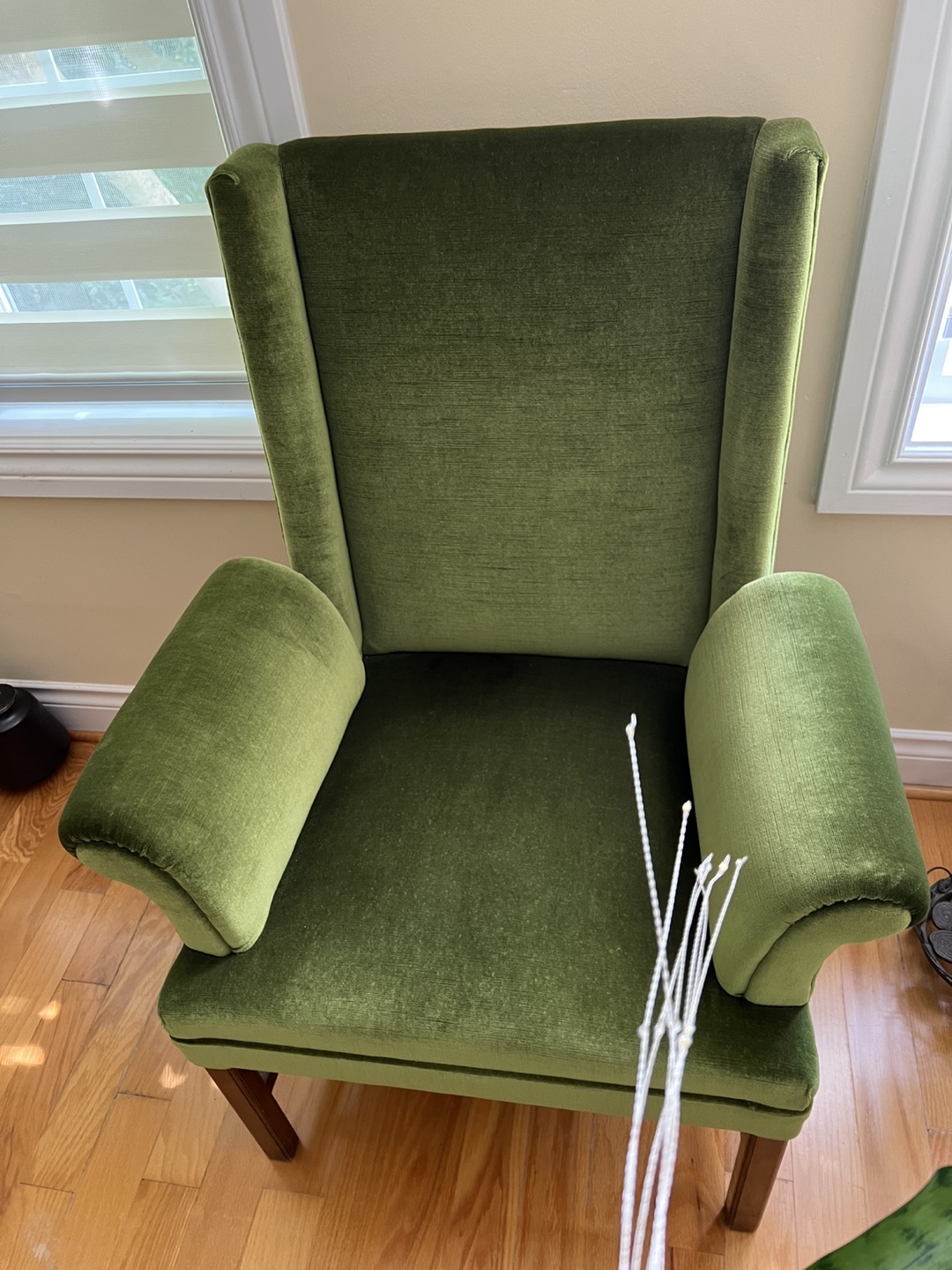 Vintage Green Velvet Armchair in pristine condition - photo 2