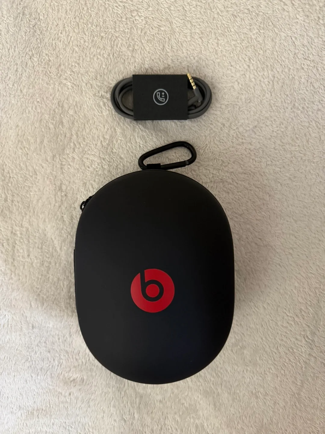 Beats Headphones Case with Cable thumbnail