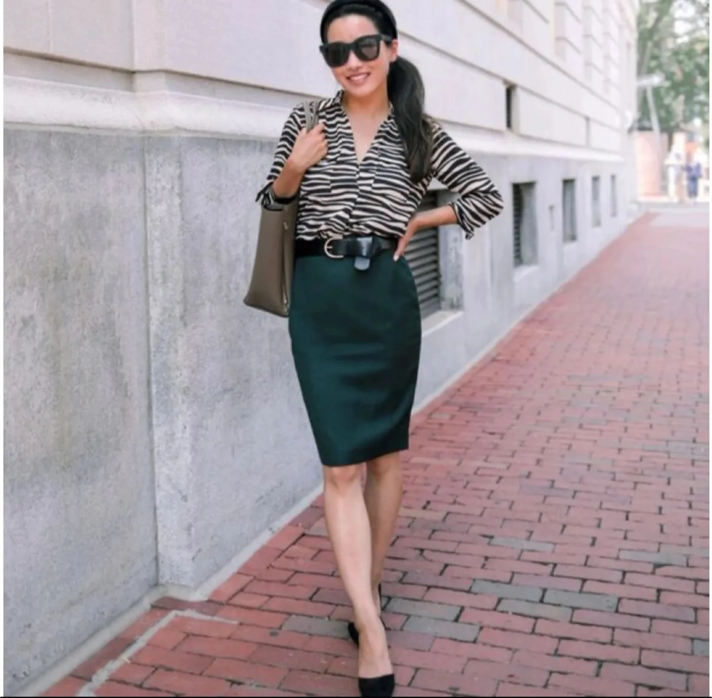 Ann Taylor Zebra Print Shirt - Brand New! 🇨🇦 image indicator(5)