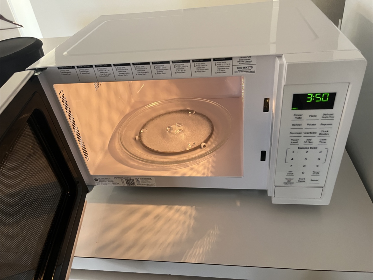 GE White Countertop Microwave - 900 Watts - photo 2