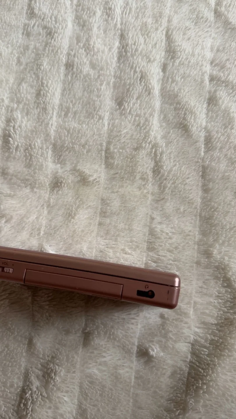 Nintendo DS Lite - Pink image indicator(4)