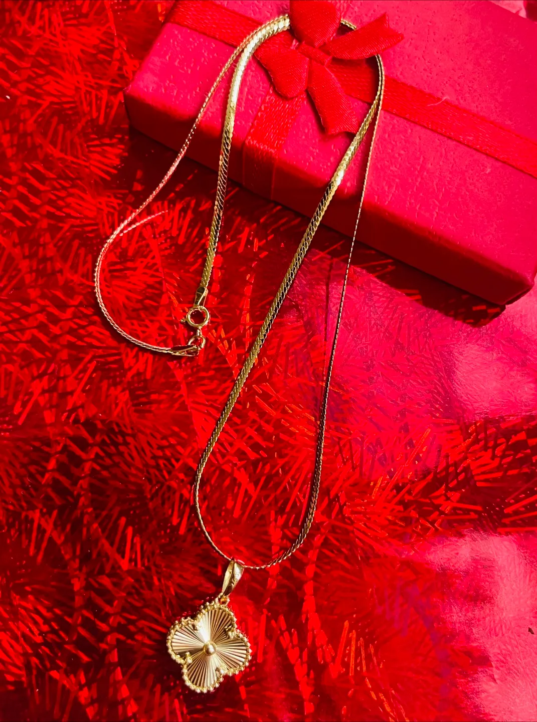 18k real Gold Clover Pendant Necklace thumbnail