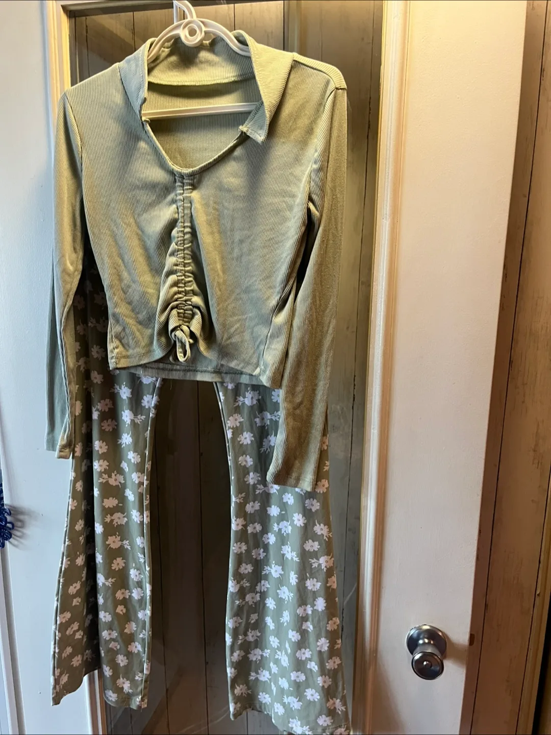 Green Floral outfit thumbnail