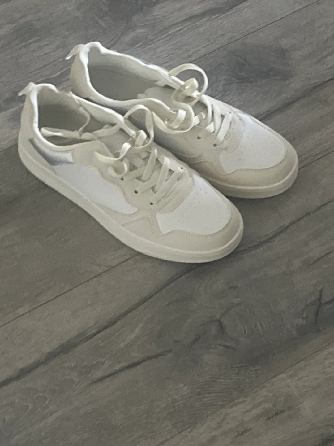 White Sneakers thumbnail