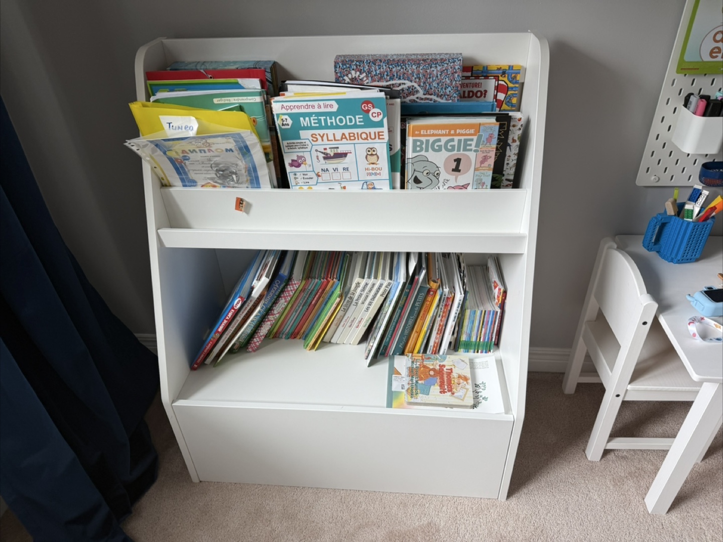 IKEA Sundvik Kids Table & Chairs + Flisat Book Display - photo 4