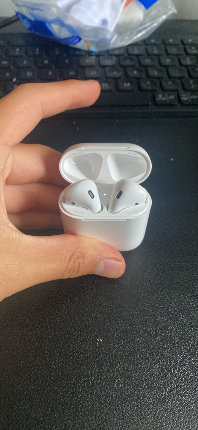 Apple AirPods 2nd Generation - photo 2