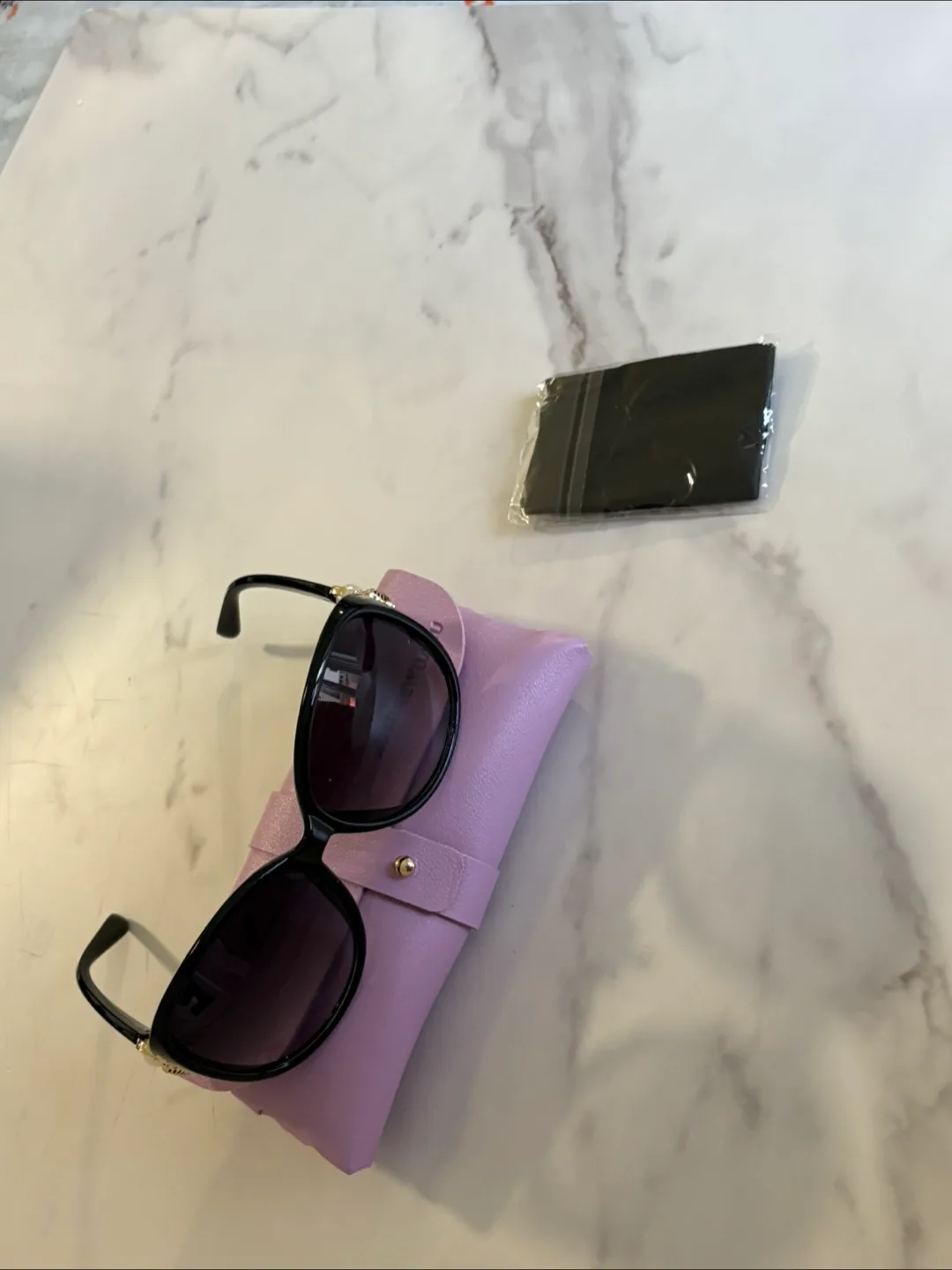 Elegant Women’s Sunglasses with Pearl Accent – Brand New image indicator(5)