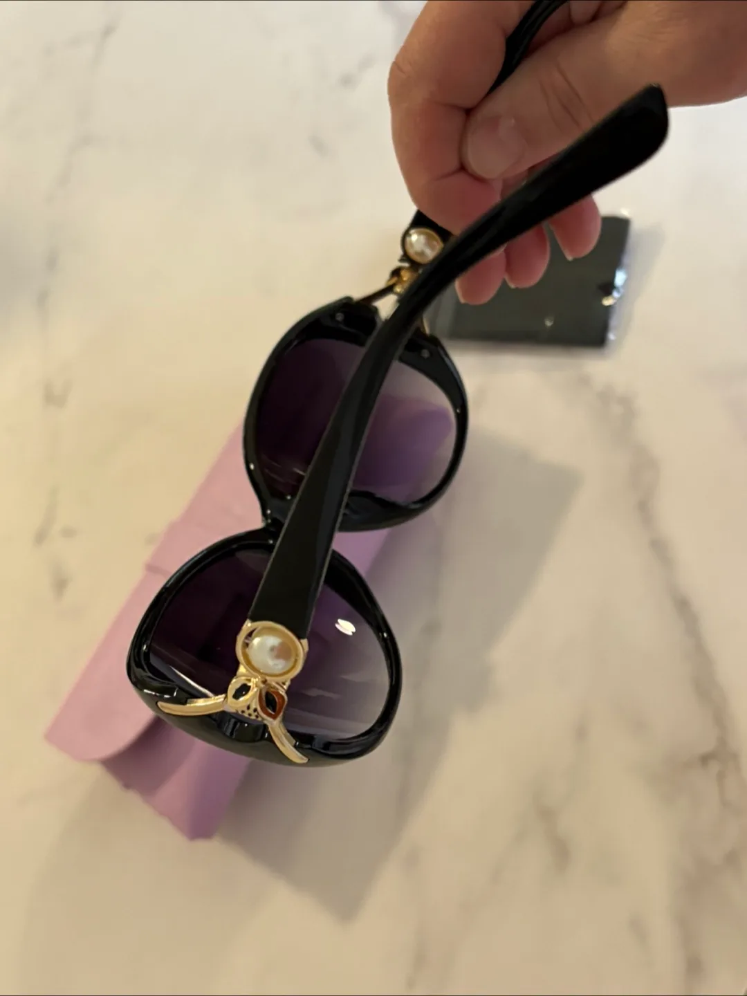 Elegant Women’s Sunglasses with Pearl Accent – Brand New image indicator(2)