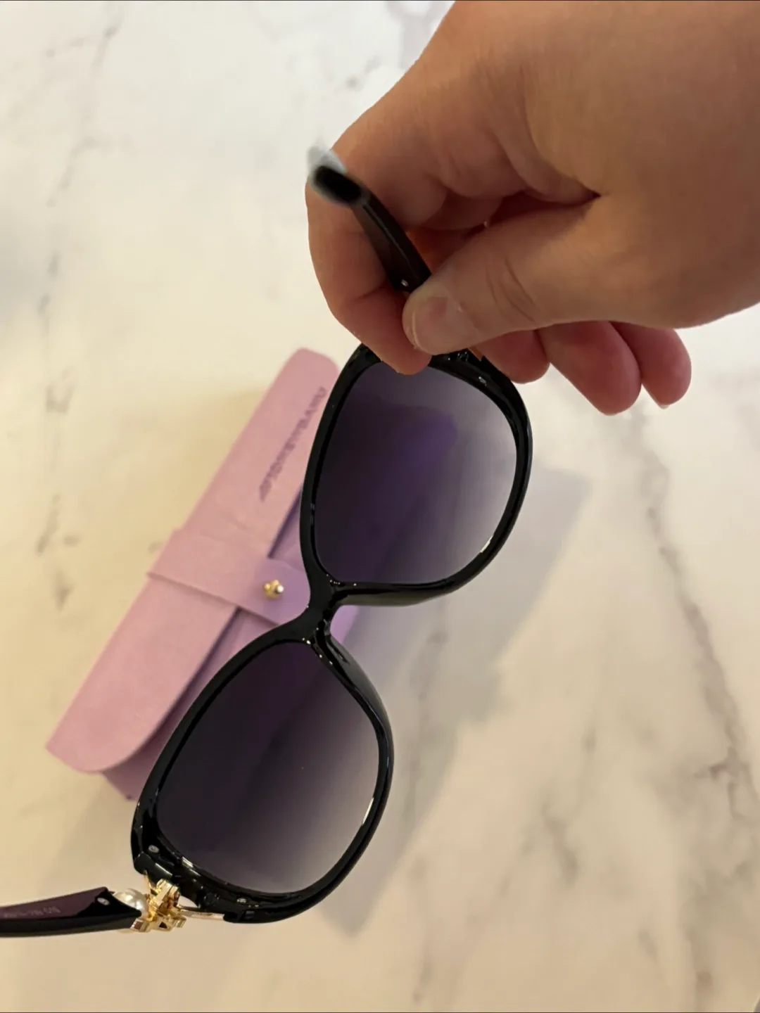 Elegant Women’s Sunglasses with Pearl Accent – Brand New image indicator(4)