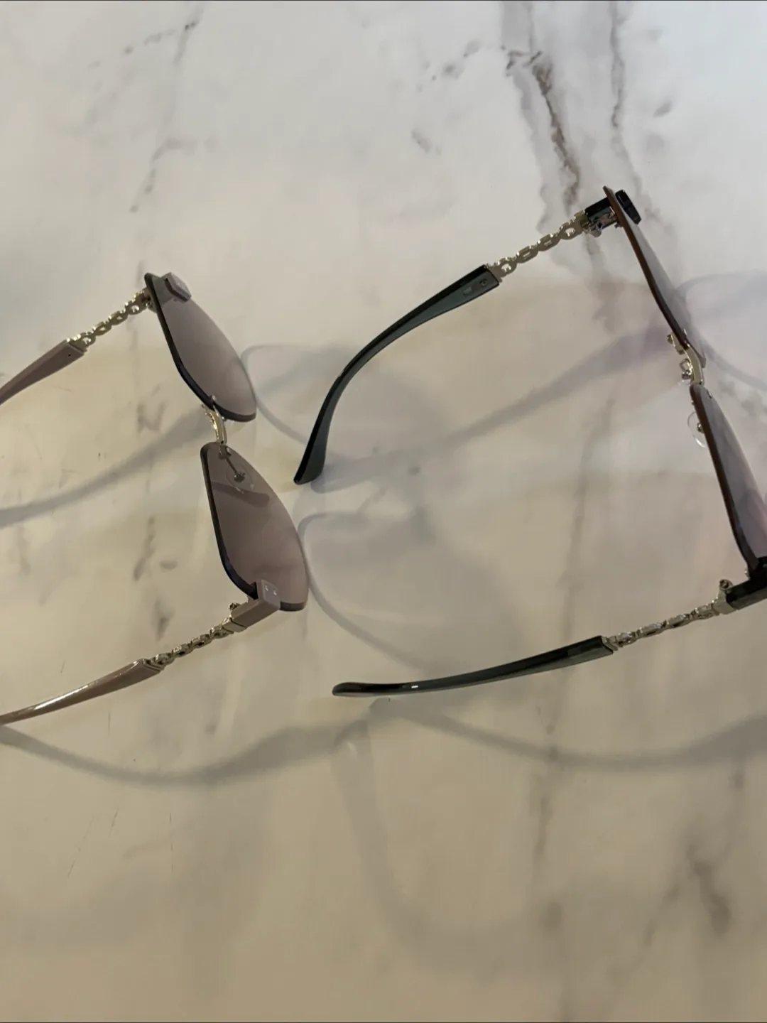 2-Pack Stylish Women’s Sunglasses – Rimless & Trendy image indicator(3)