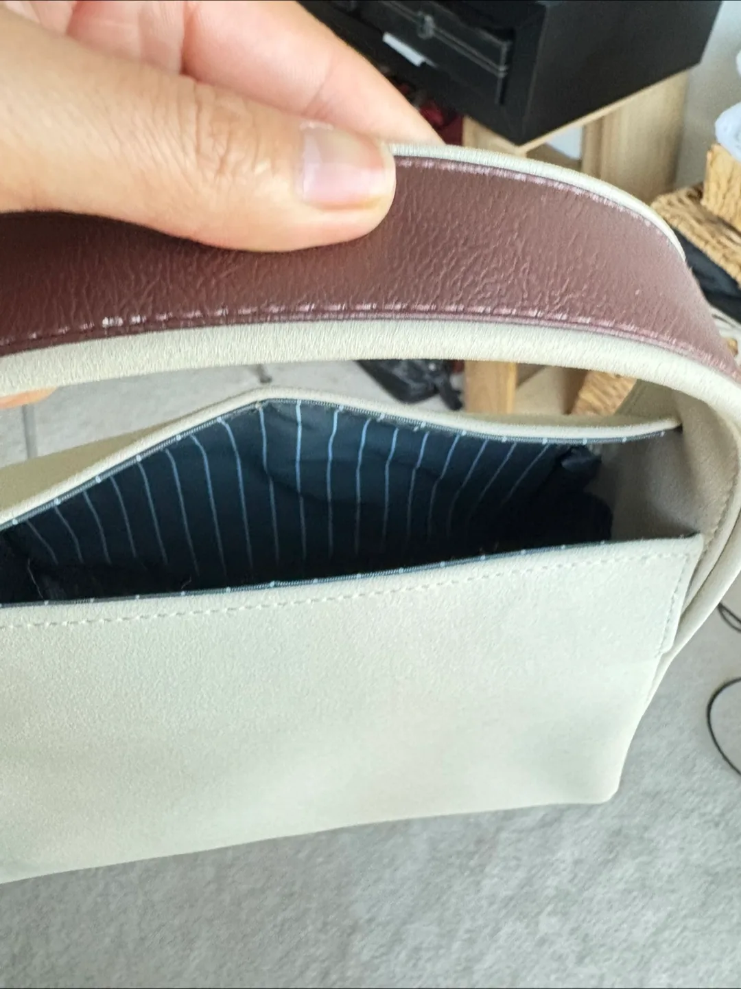 Cream & Brown Handbag image indicator(4)