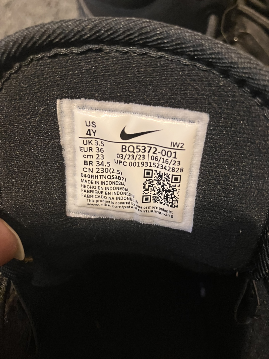 Nike Manoa Boots - Black - US 4Y - photo 3