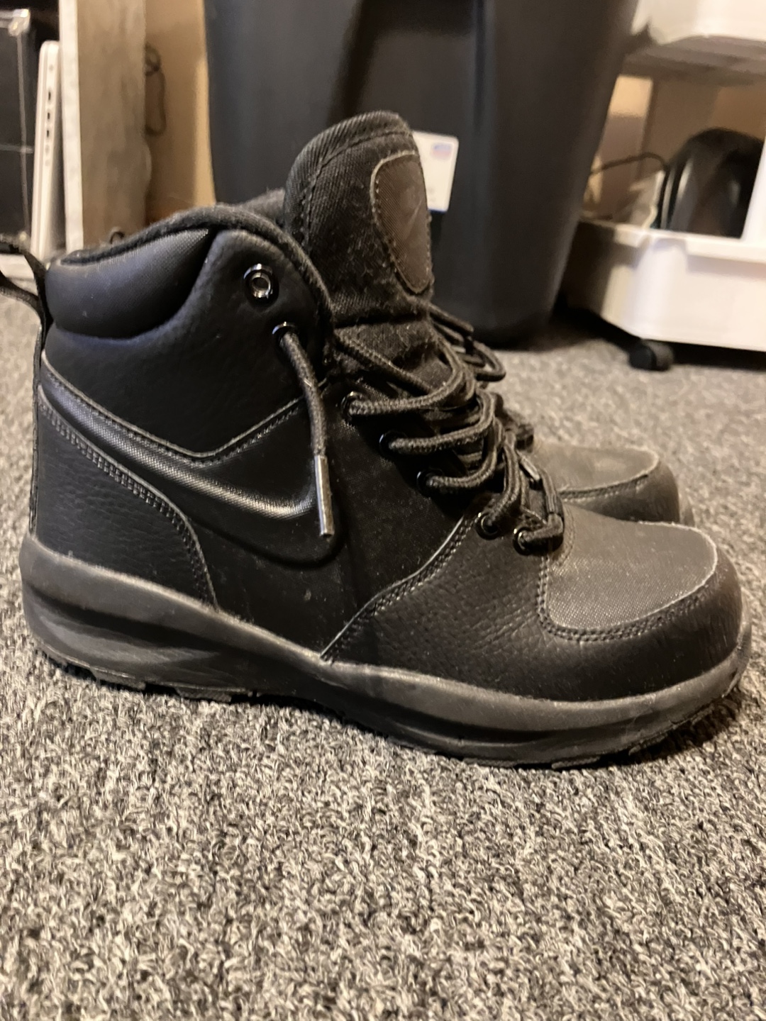 Nike Manoa Boots - Black - US 4Y - photo 2
