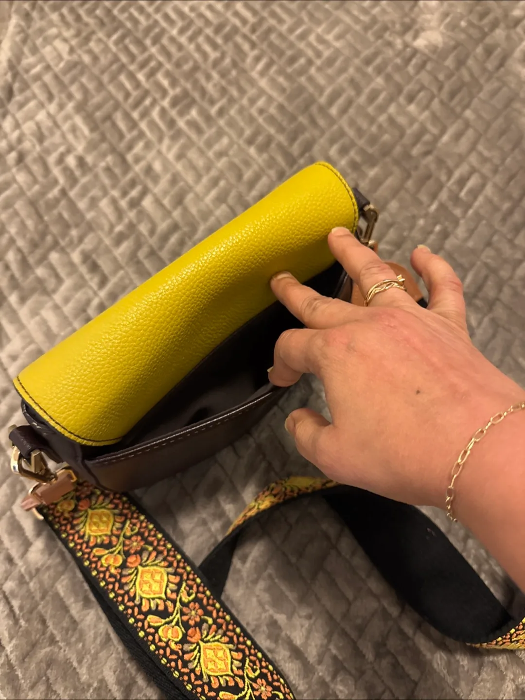 Chala Yellow Crossbody Bag image indicator(4)