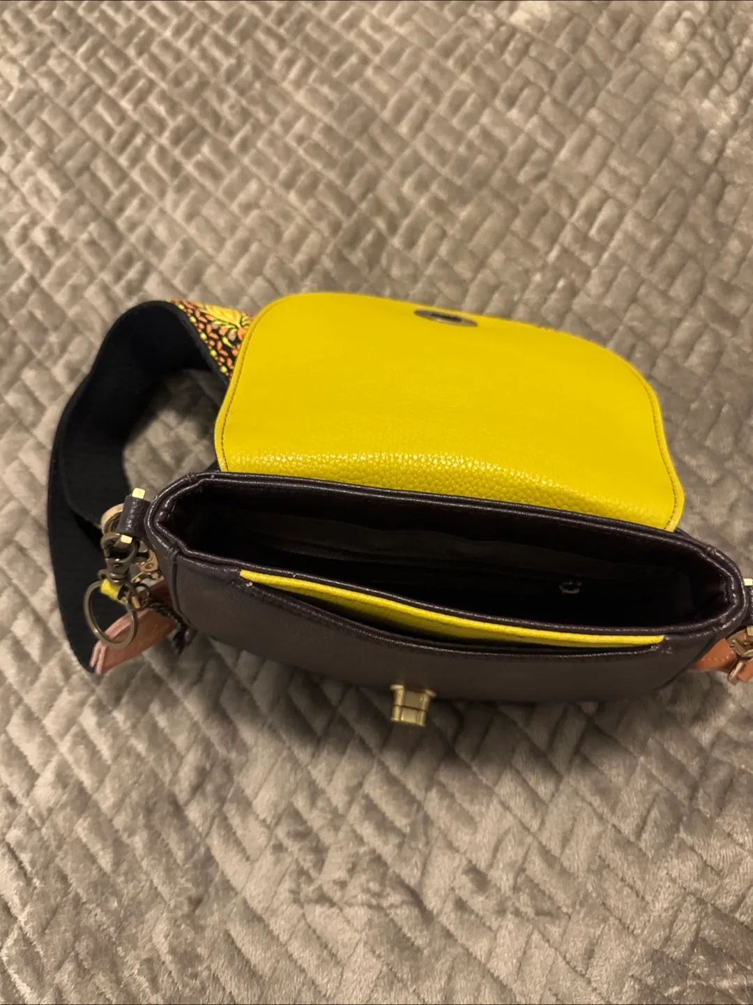 Chala Yellow Crossbody Bag image indicator(3)
