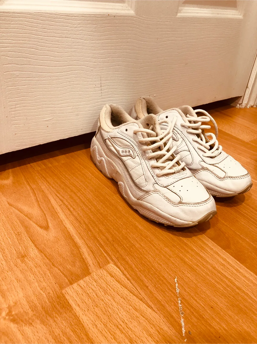 Saucony White Leather Sneakers size 7 thumbnail