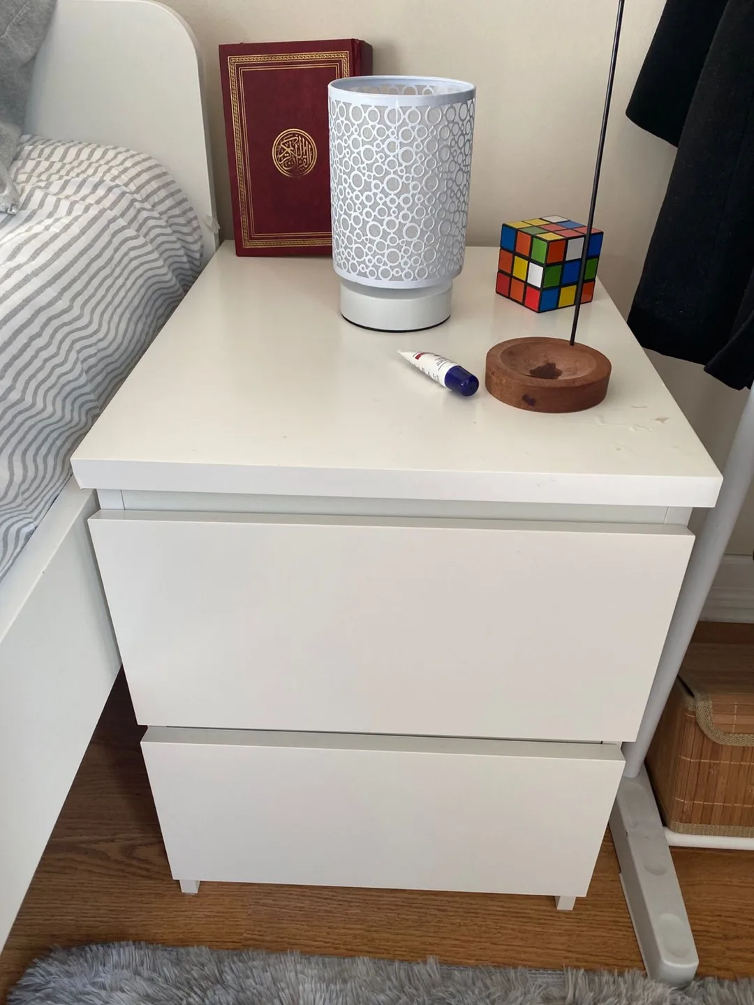 White 2-Drawer Nightstand thumbnail