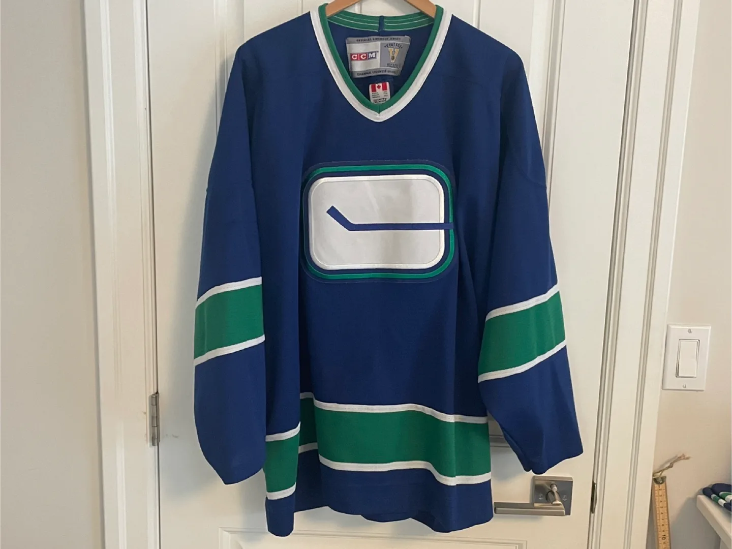 Authentic CCM Vancouver Canucks Stick In Rink Jersey XXL 2XL thumbnail