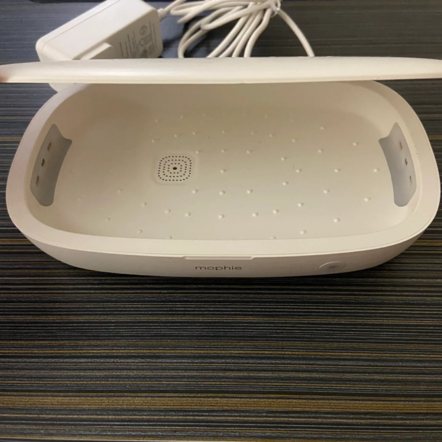 Mophie UV Sanitizer with Wireless Charging image indicator(2)