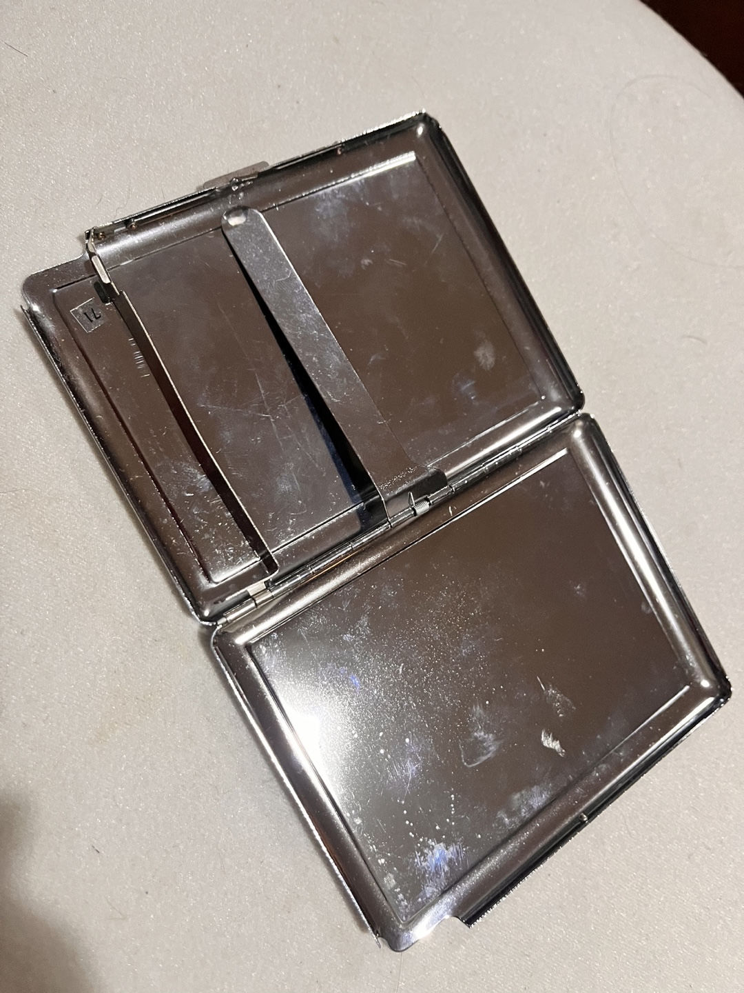 Angelina Jolie cigarette case - photo 2