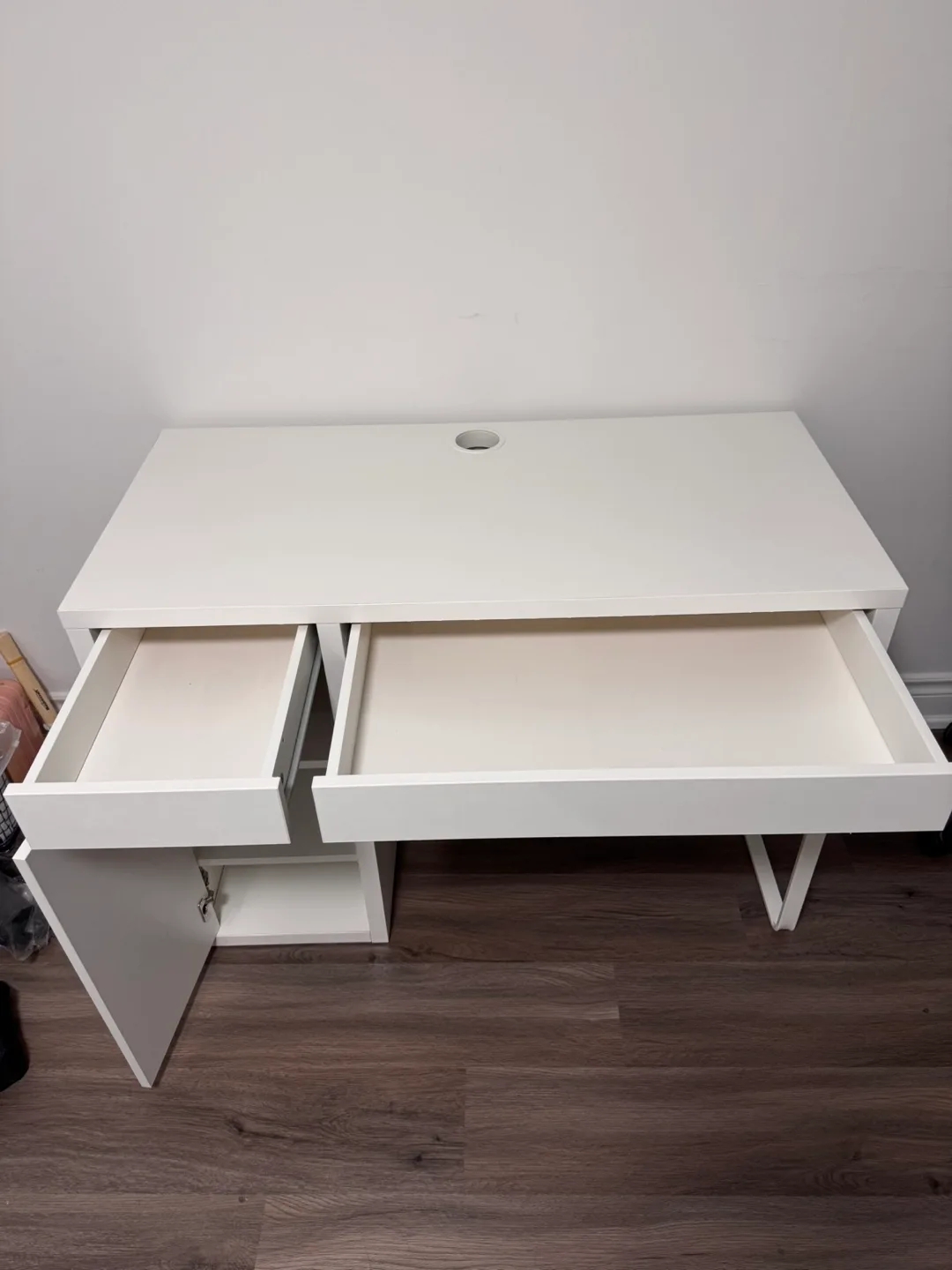 Ikea Micke White Desk image indicator(3)