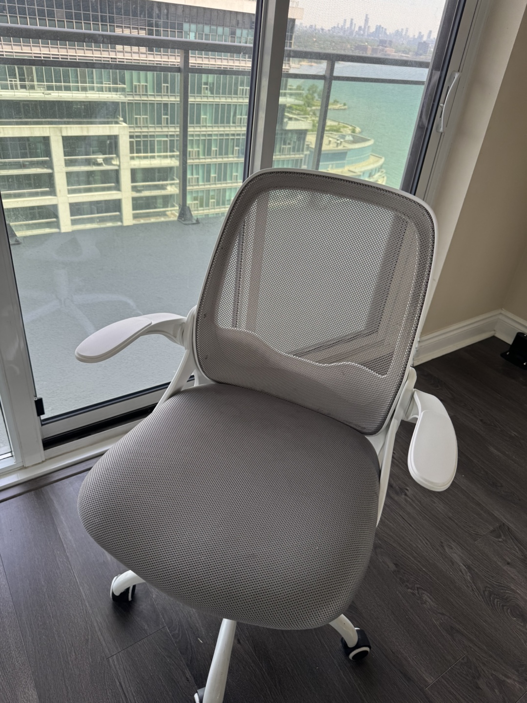 Comfy Swivel Task Chair