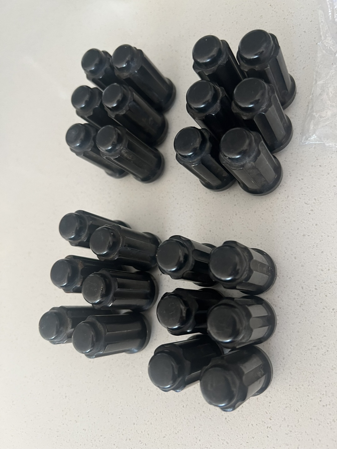 Set of 24 Black M14 1.50 RHT Lug Nuts