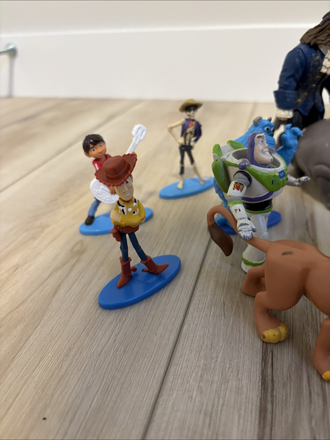 LOT of 26 Disney Mixed Figurines For Sale - photo 2