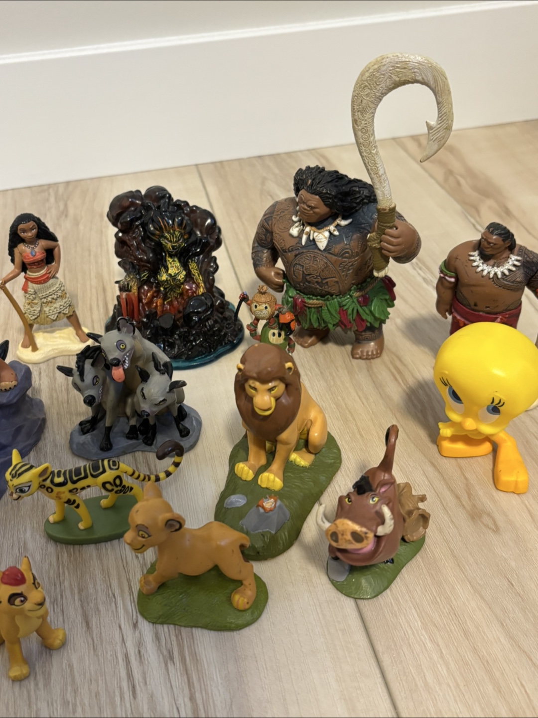 LOT of 26 Disney Mixed Figurines For Sale - photo 5