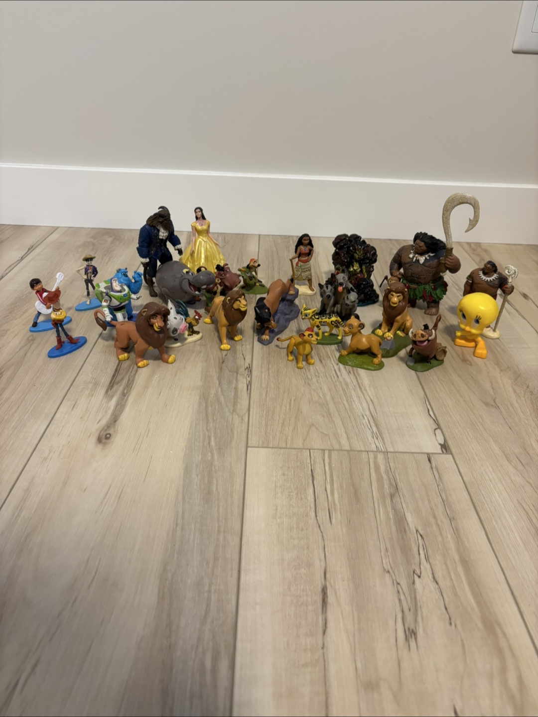 LOT of 26 Disney Mixed Figurines For Sale