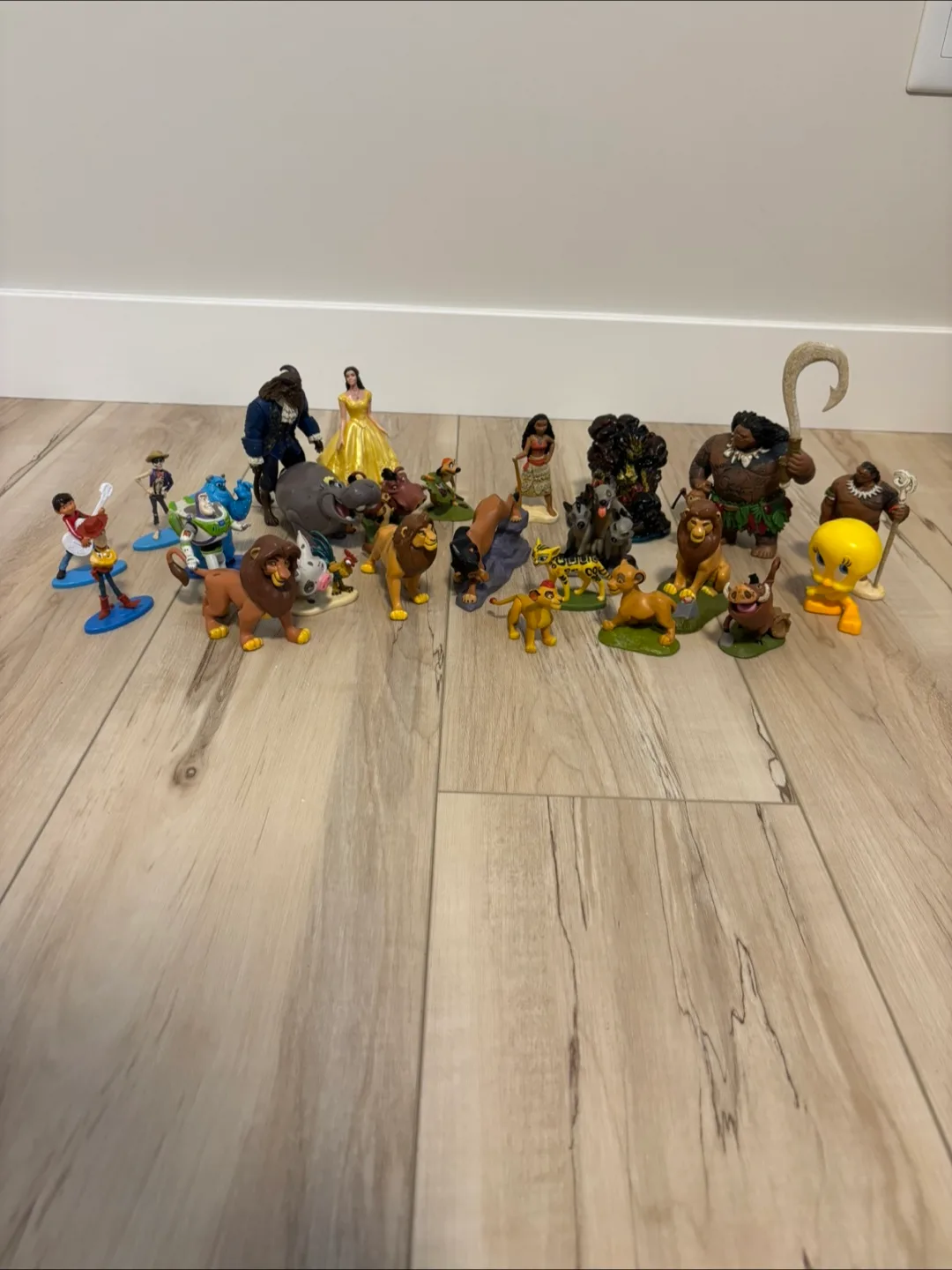 LOT of 26 Disney Mixed Figurines For Sale thumbnail