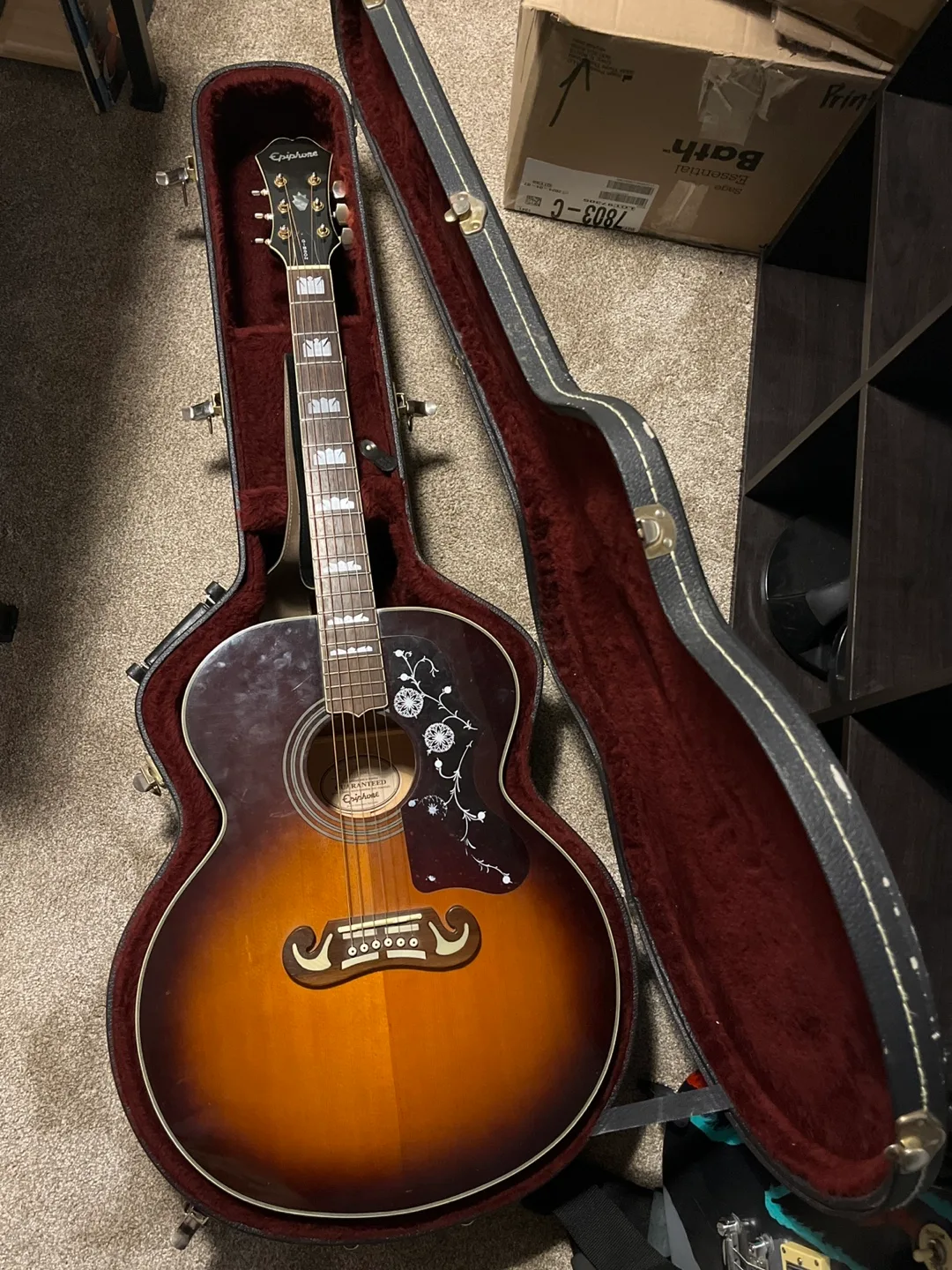Epiphone EJ 200/VS Acoustic Guitar w/ Case thumbnail