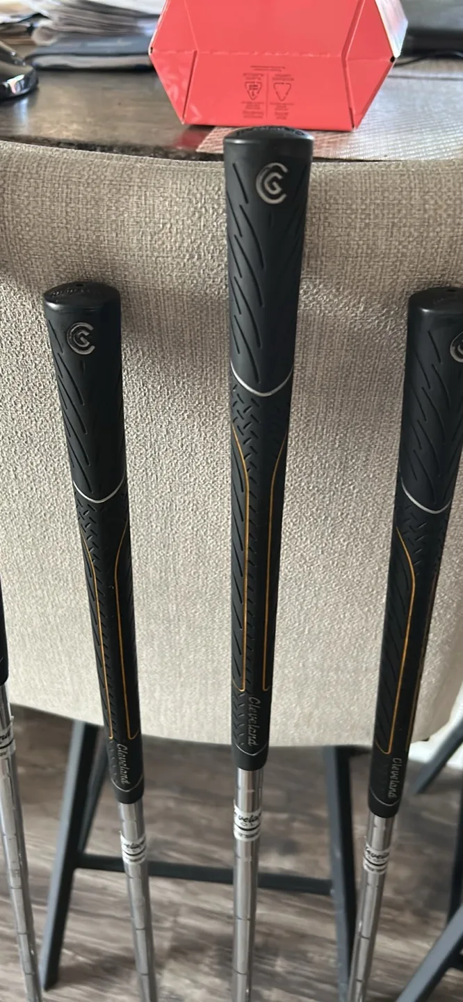 CG7 Cleveland Golf Irons - Set of 6 image indicator(2)