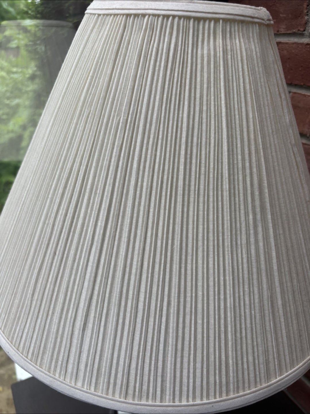 Pleated Lamp with Floral Base - photo 3
