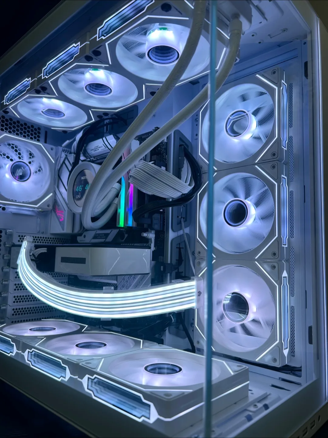 4K High End Custom White PC - Ryzen 9 / RTX 3070 FE / DDR 5 thumbnail