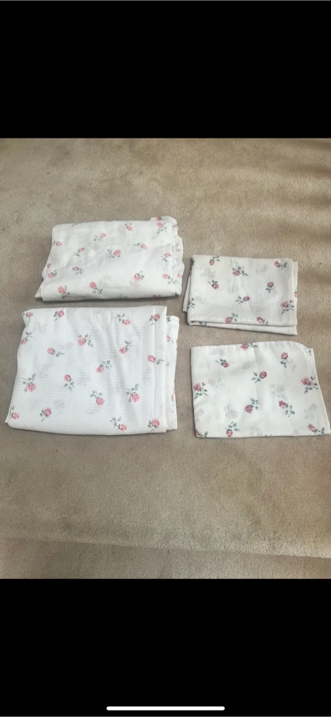Floral Patterned Bed Sheet Sets thumbnail