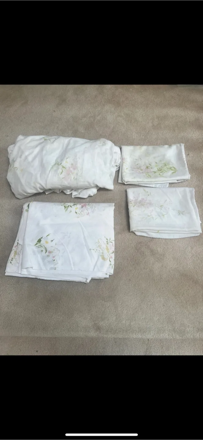 Floral Patterned Bed Sheet Sets image indicator(3)