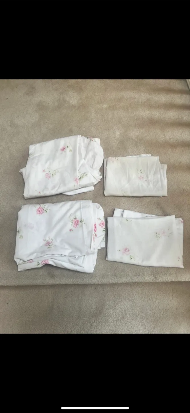 Floral Patterned Bed Sheet Sets image indicator(2)