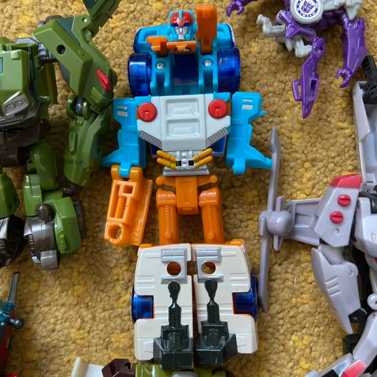 Lot of incomplete Transformers image indicator(3)