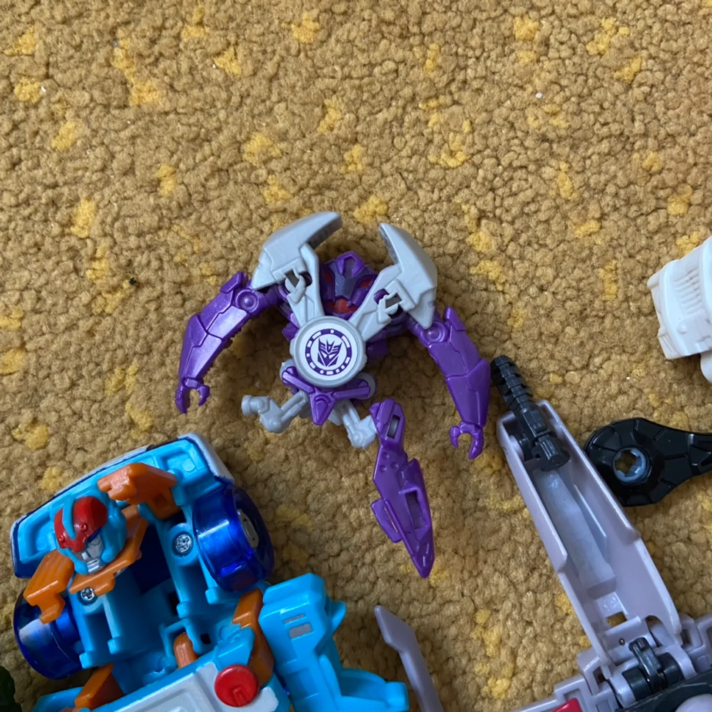 Lot of incomplete Transformers image indicator(4)