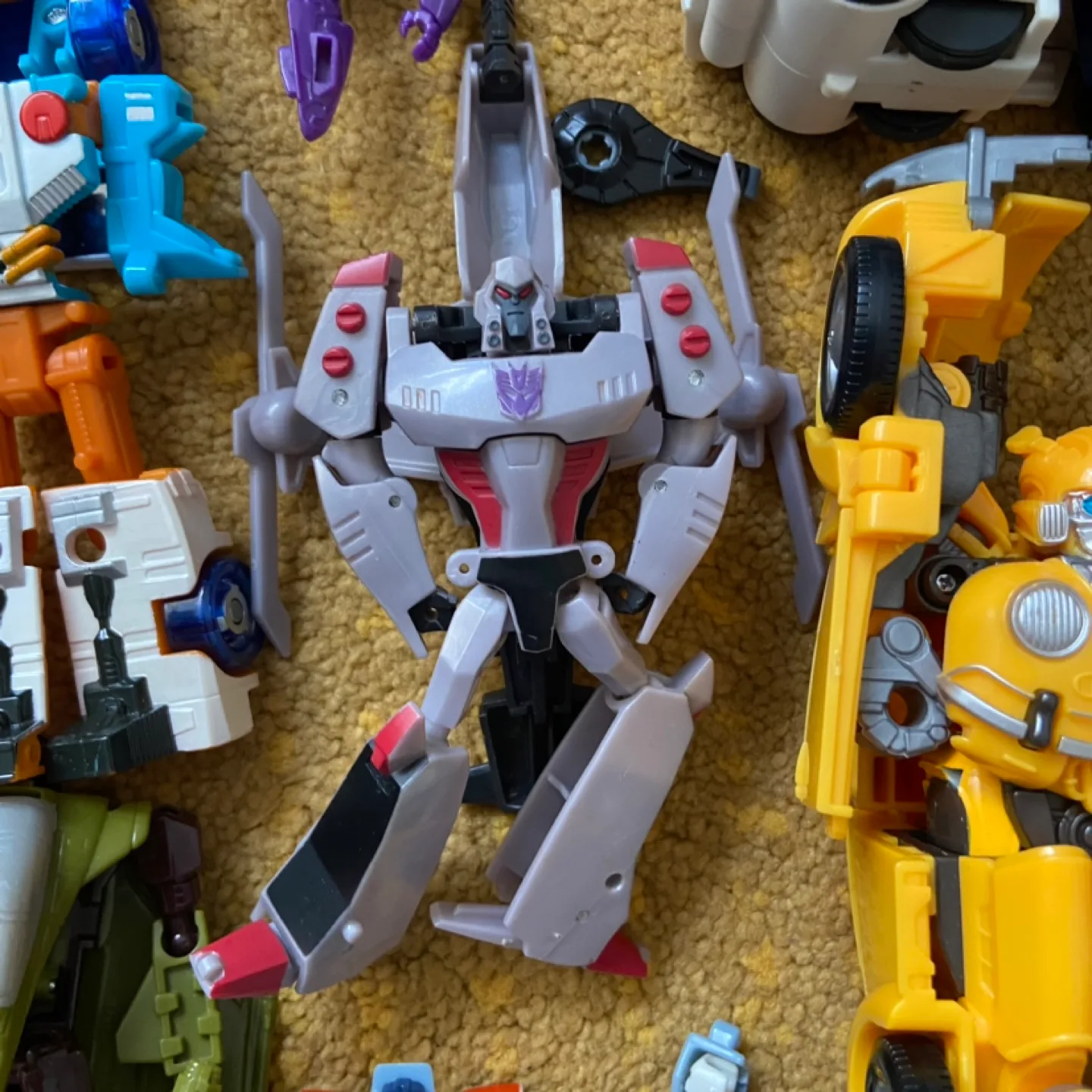 Lot of incomplete Transformers image indicator(5)