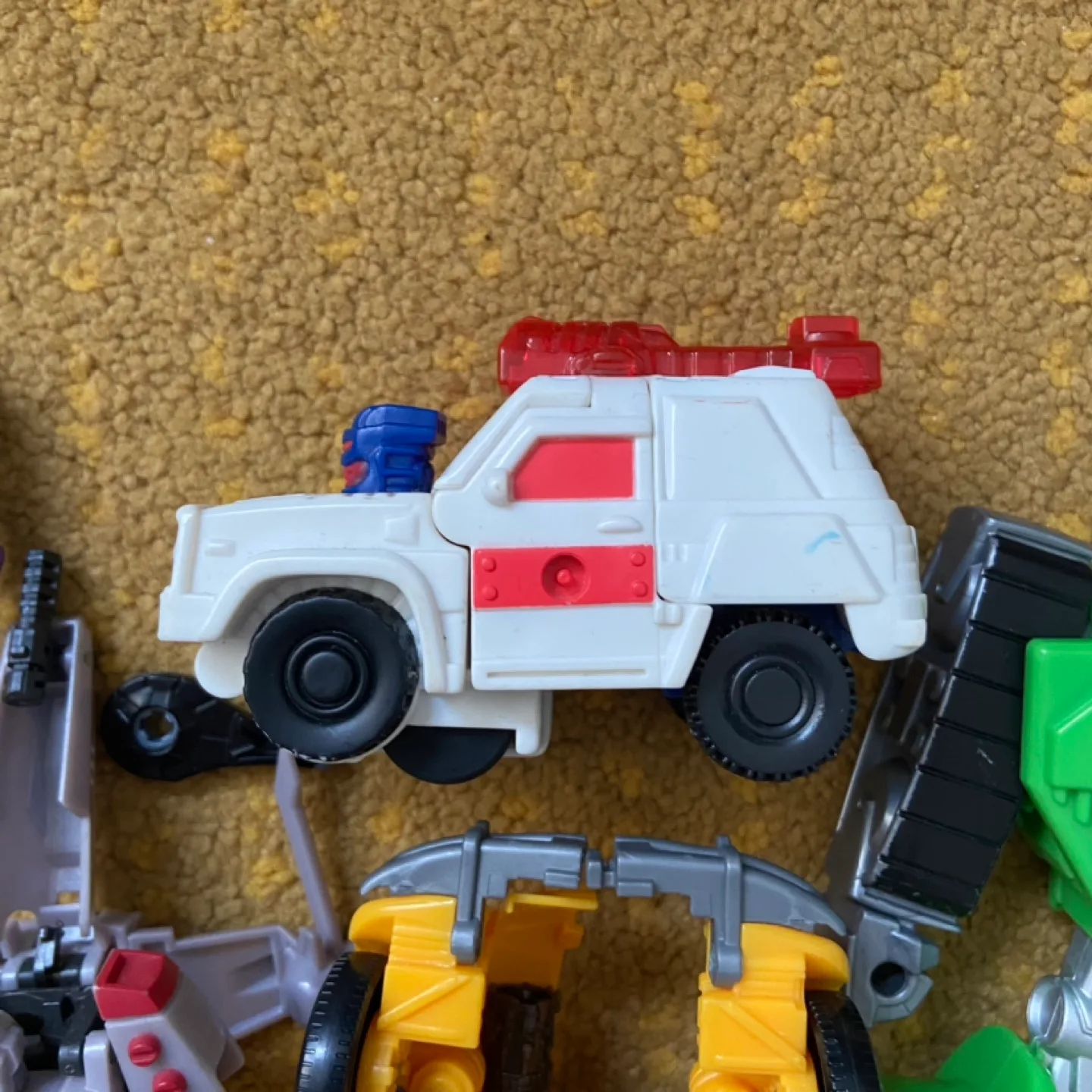 Lot of incomplete Transformers image indicator(6)