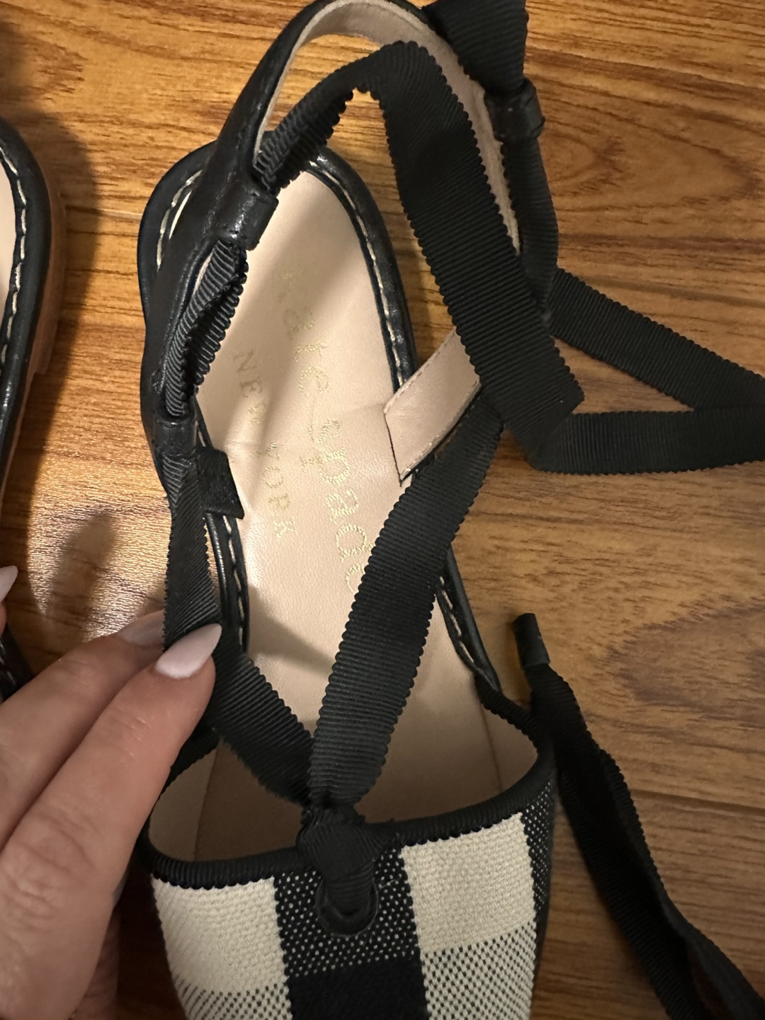 Kate Spade Black & White Sandals - Size 7 - photo 2