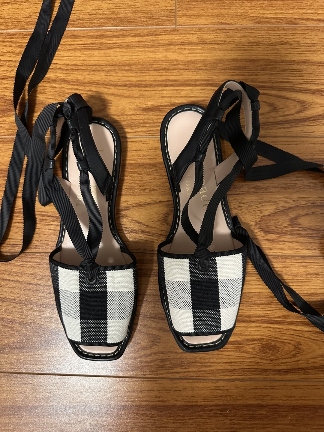 Kate Spade Black & White Sandals - Size 7