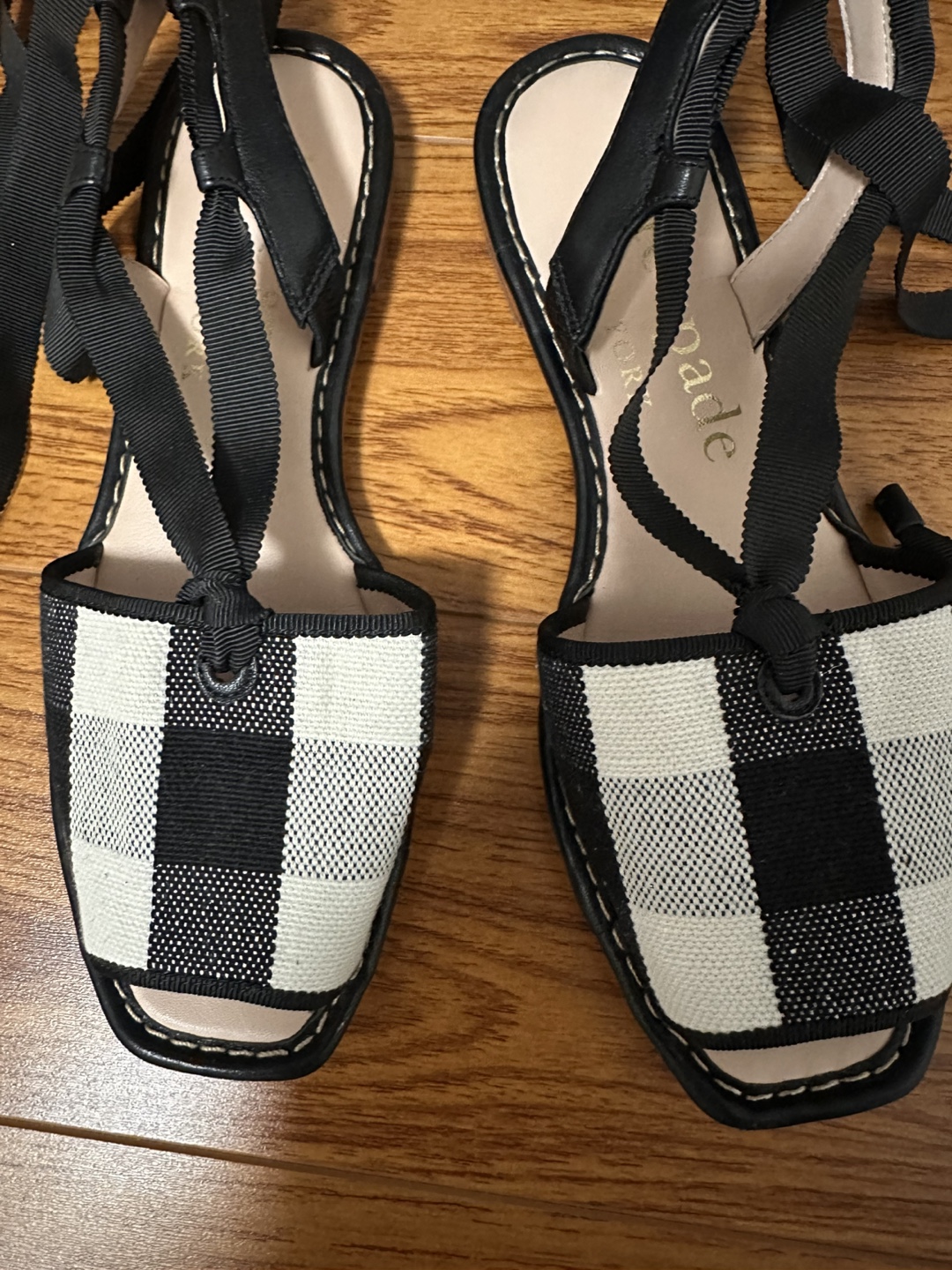 Kate Spade Black & White Sandals - Size 7 - photo 3