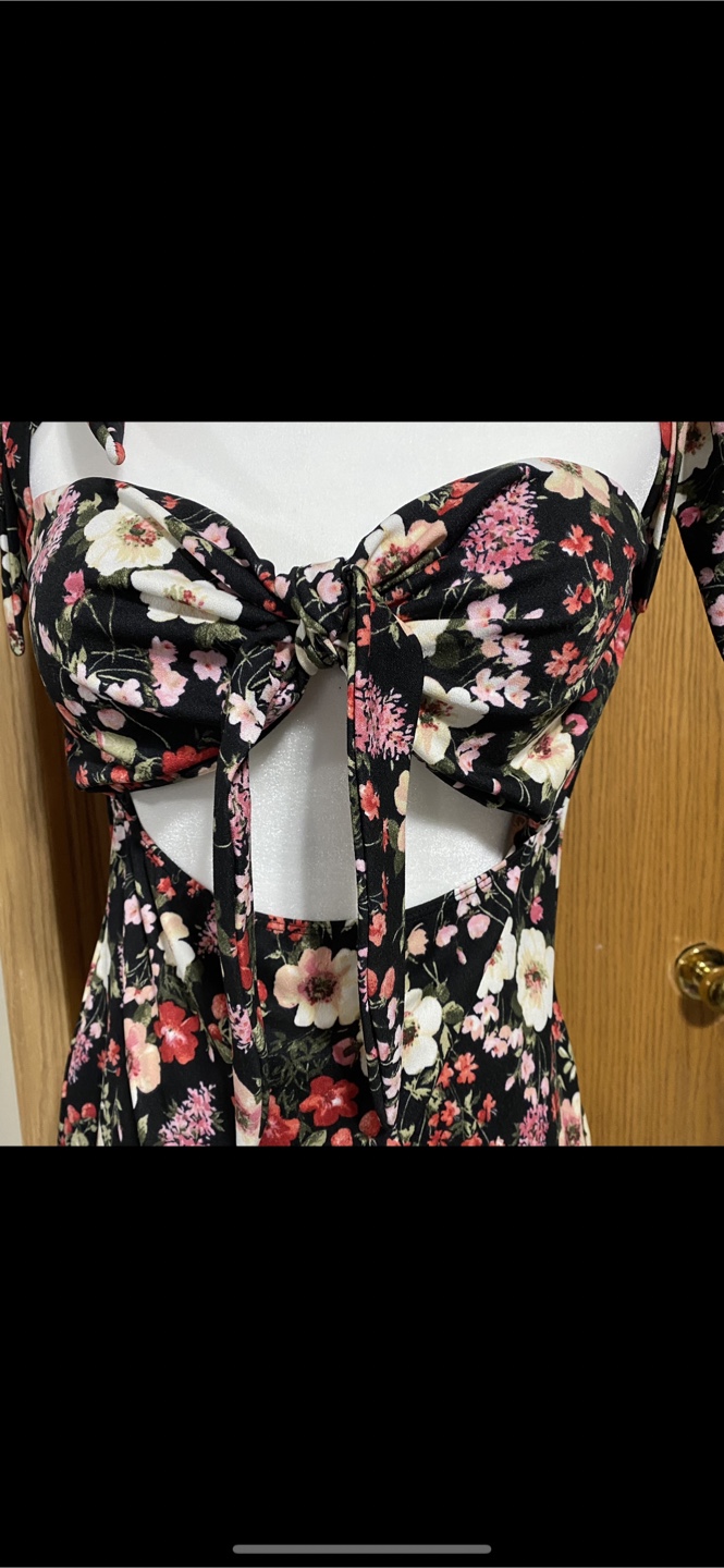 Nwot Plus size floral cutout of the shoulder dress - photo 4