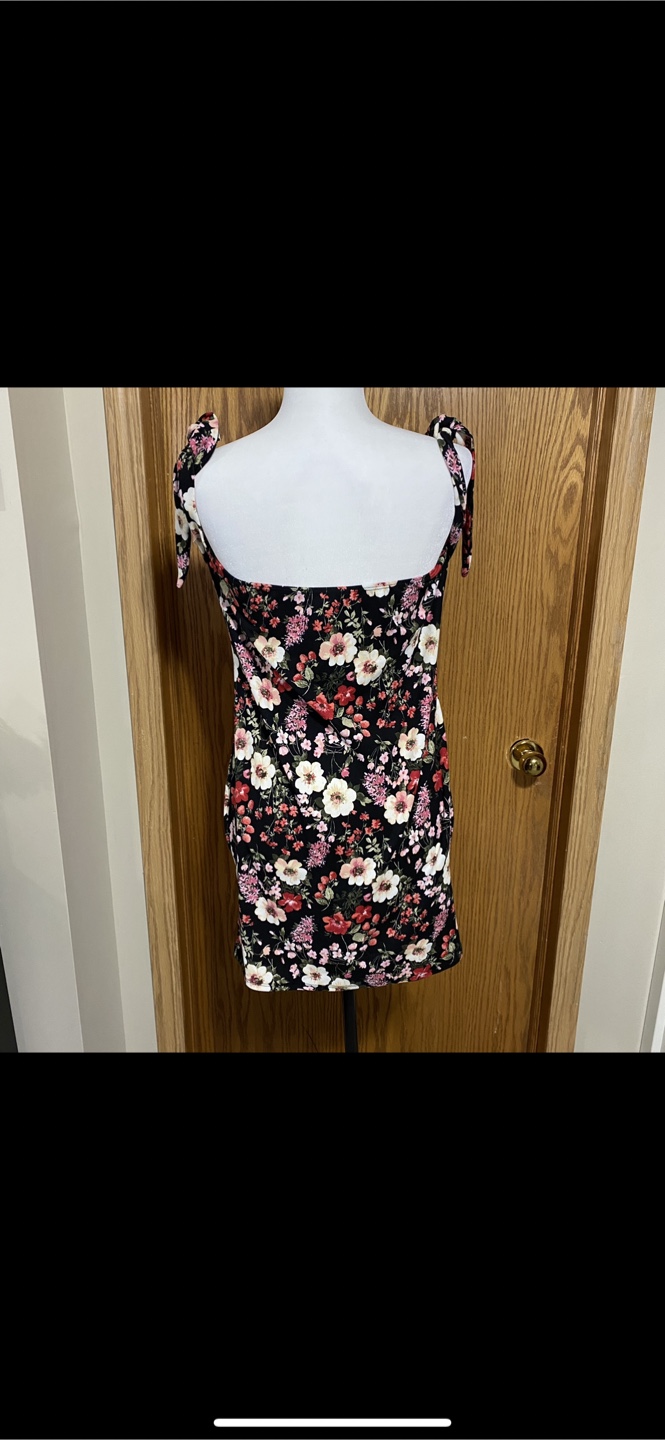 Nwot Plus size floral cutout of the shoulder dress - photo 3