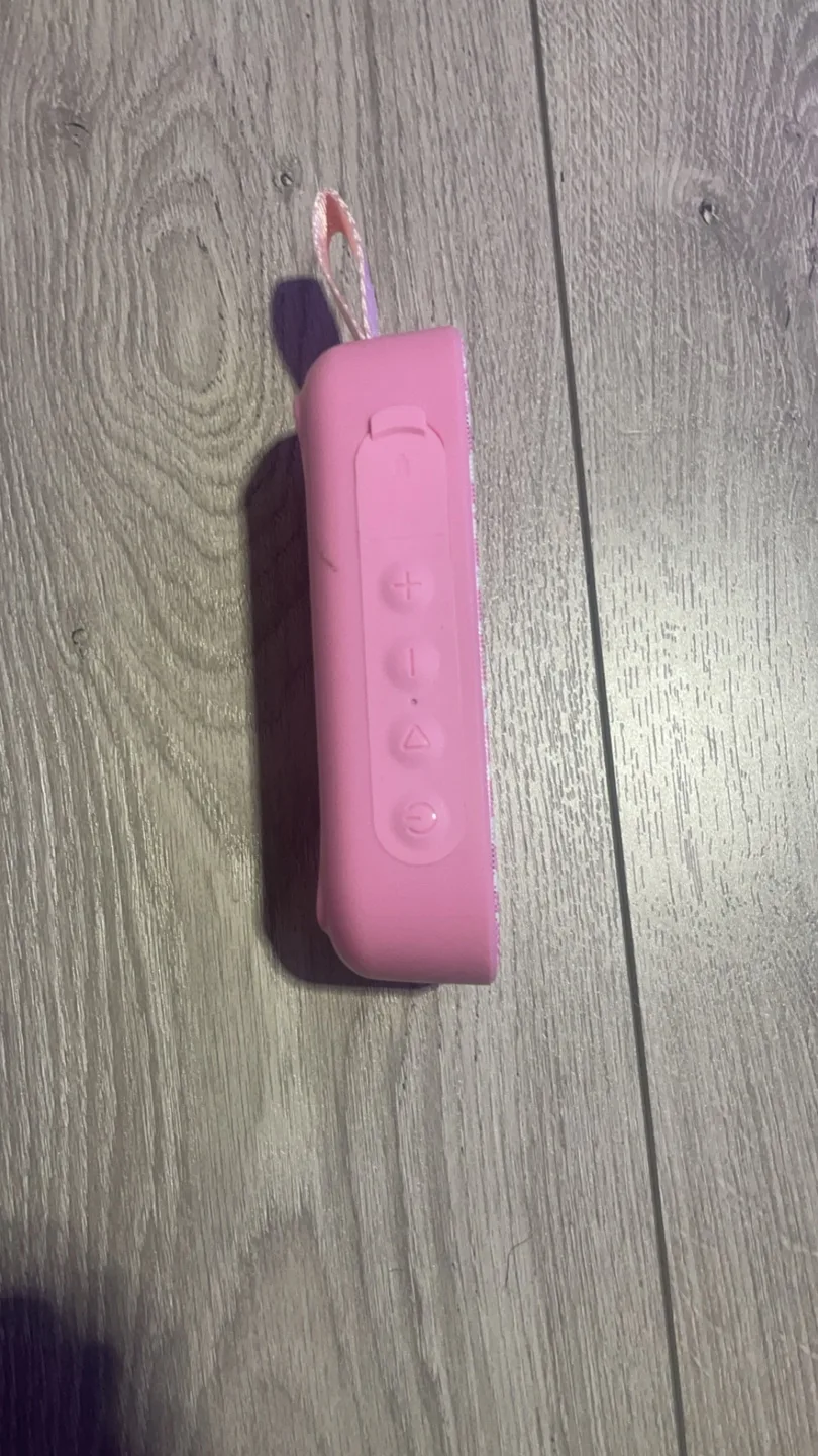 Hello Kitty Pink Portable Speaker image indicator(2)